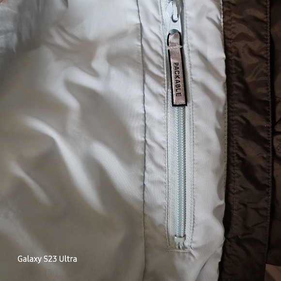 Columbia packable windbreaker, size small. - Picture 10 of 10